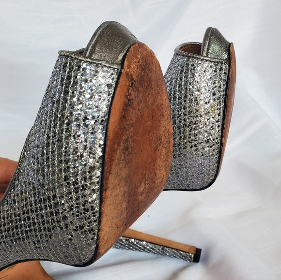 Badgley Mischka Silver Peep Toe Heels - Picture 10 of 11